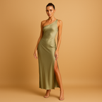 Women’s evening dress with asymmetrical slit and elegant fit, perfect for galas, parties, and formal occasions.